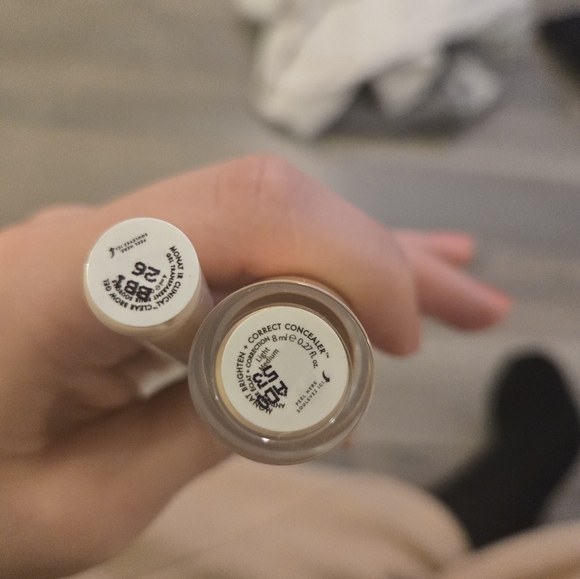 Monat Brighten & Correct Concealer - Picture 3 of 3